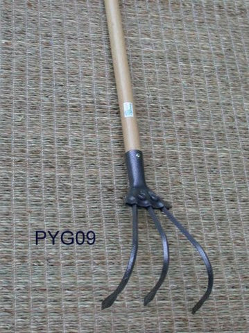 Long handled cultivater